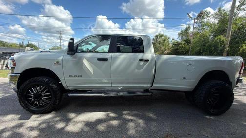 Bright White Clearcoat 2024 RAM 3500 Big Horn Crew Cab 4x4 8' Box
