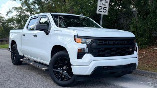 Summit White 2022 Chevrolet Silverado 1500 Custom
