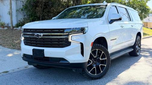 Iridescent Pearl Tricoat 2021 Chevrolet Suburban RST