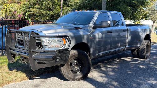 2022 RAM 3500 Tradesman Crew Cab 4x4 8' Box