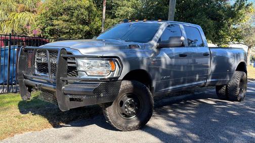 2022 RAM 3500 Tradesman Crew Cab 4x4 8' Box