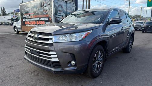 Predawn Gray Mica 2018 Toyota Highlander XLE