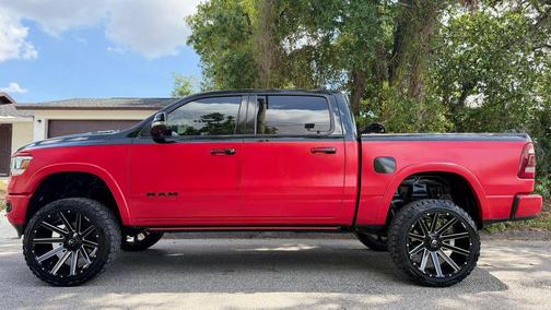 Diamond Black Crystal Pearlcoat 2019 RAM 1500 Laramie
