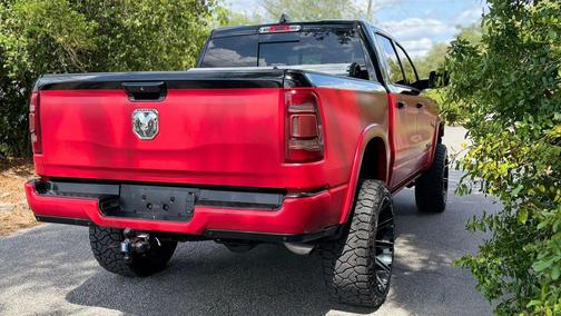 Diamond Black Crystal Pearlcoat 2019 RAM 1500 Laramie