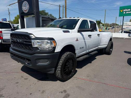 2019 RAM 3500 Tradesman Crew Cab 4x4 8' Box