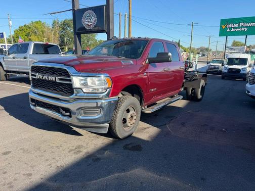 Delmonico Red Pearlcoat 2022 RAM 3500 Tradesman Crew Cab 4x4 8' Box