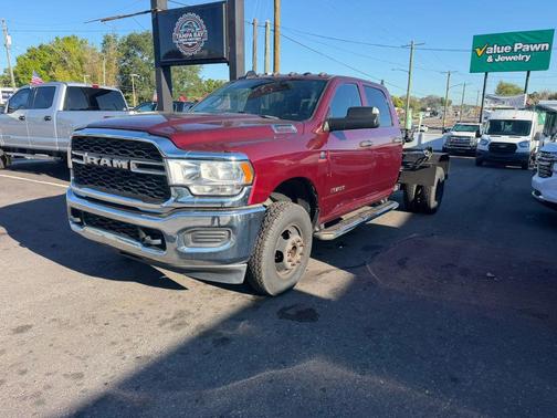 Delmonico Red Pearlcoat 2022 RAM 3500 Tradesman Crew Cab 4x4 8' Box