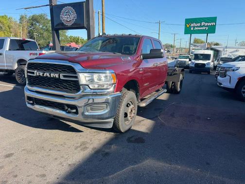 Delmonico Red Pearlcoat 2022 RAM 3500 Tradesman Crew Cab 4x4 8' Box