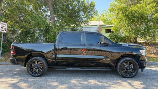 Diamond Black Crystal Pearlcoat 2019 RAM 1500 Big Horn