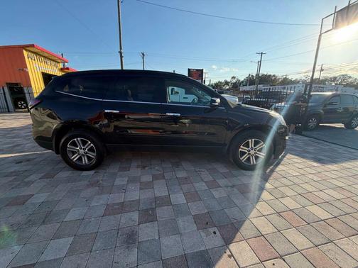 2017 Chevrolet Traverse 2LT