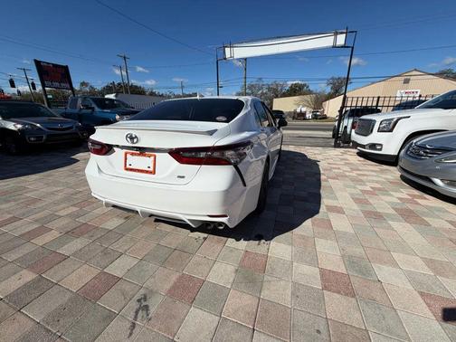 2022 Toyota Camry SE