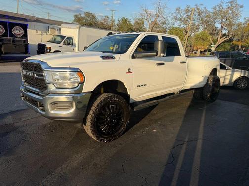 2019 RAM 3500 Tradesman Crew Cab 4x4 8' Box