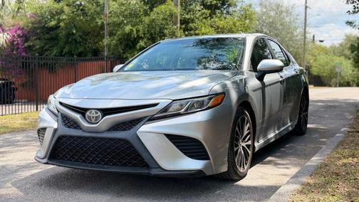 Celestial Silver Metallic 2018 Toyota Camry XLE