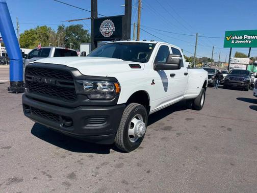 Bright White Clearcoat 2024 RAM 3500 Tradesman Crew Cab 4x4 8' Box