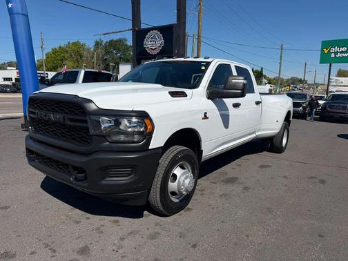 Bright White Clearcoat 2024 RAM 3500 Tradesman Crew Cab 4x4 8' Box