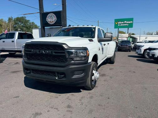 Bright White Clearcoat 2024 RAM 3500 Tradesman Crew Cab 4x4 8' Box