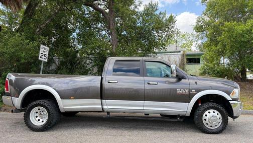 Granite Crystal Metallic Clearcoat 2017 RAM 3500 Laramie Crew Cab 4x4 8' Box