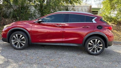 2018 INFINITI QX30 ESSENTIAL