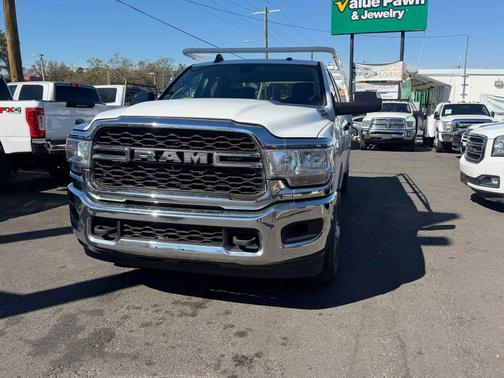 2019 RAM 2500 Tradesman Crew Cab 4x2 8' Box