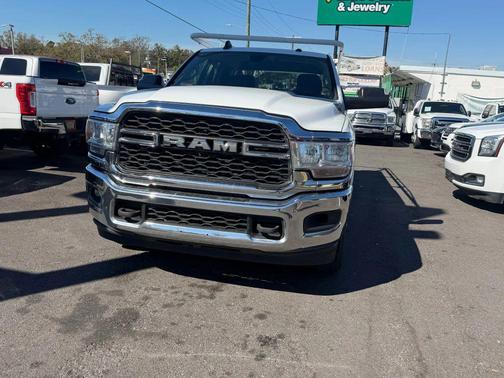 2019 RAM 2500 Tradesman Crew Cab 4x2 8' Box
