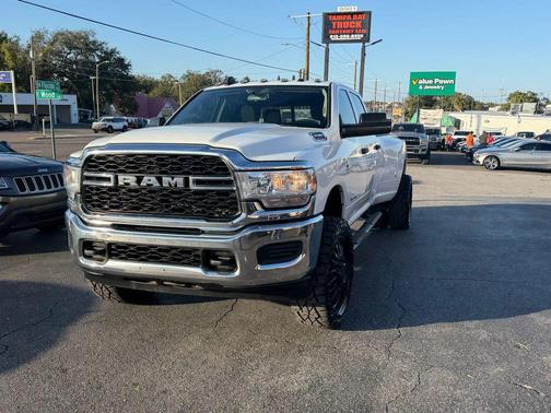 2019 RAM 3500 Tradesman Crew Cab 4x4 8' Box