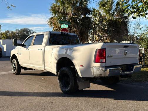 2017 RAM 3500 Big Horn Crew Cab 4x2 8' Box