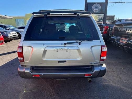 2001 Nissan Pathfinder SE