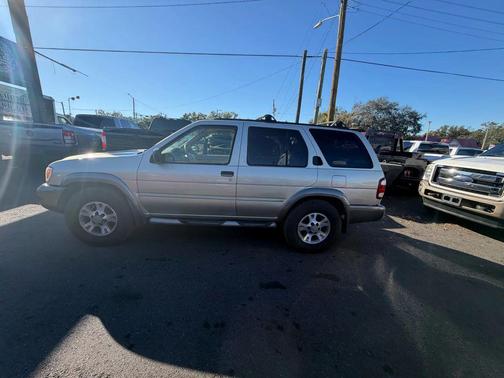 2001 Nissan Pathfinder SE