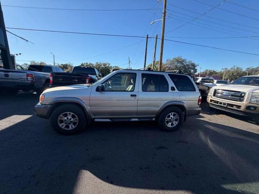 2001 Nissan Pathfinder SE