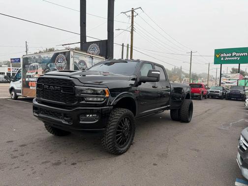 2023 RAM 3500 Limited Crew Cab 4x4 8' Box