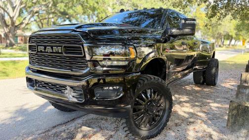 2023 RAM 3500 Limited Crew Cab 4x4 8' Box