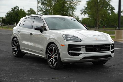 Chalk 2025 Porsche Cayenne GTS