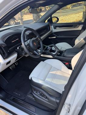 2025 Porsche Cayenne GTS