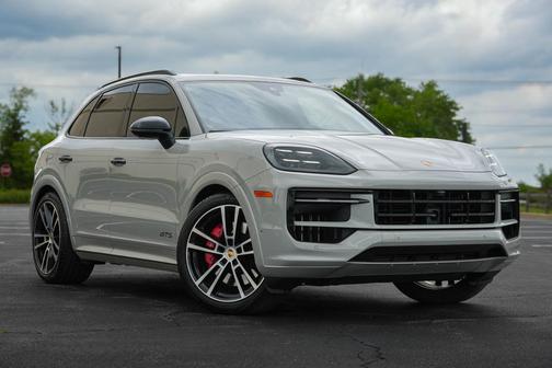 Chalk 2025 Porsche Cayenne GTS