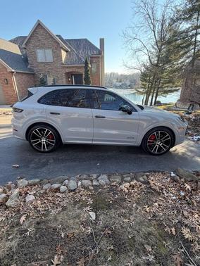 2025 Porsche Cayenne GTS