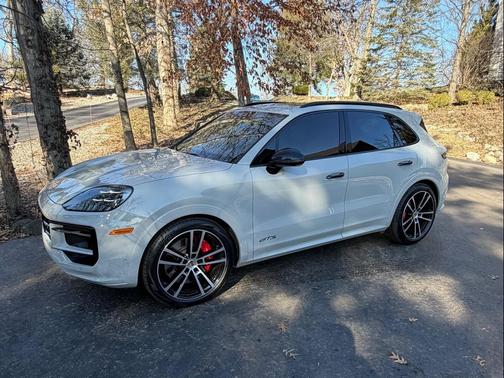 2025 Porsche Cayenne GTS
