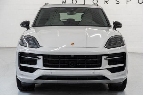 Chalk 2025 Porsche Cayenne GTS