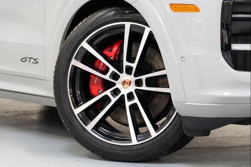 Chalk 2025 Porsche Cayenne GTS