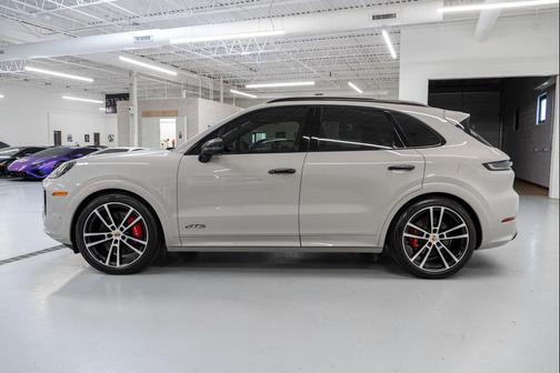 Chalk 2025 Porsche Cayenne GTS