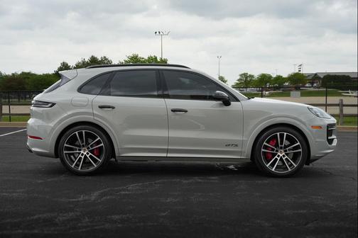 Chalk 2025 Porsche Cayenne GTS