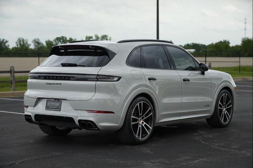 Chalk 2025 Porsche Cayenne GTS