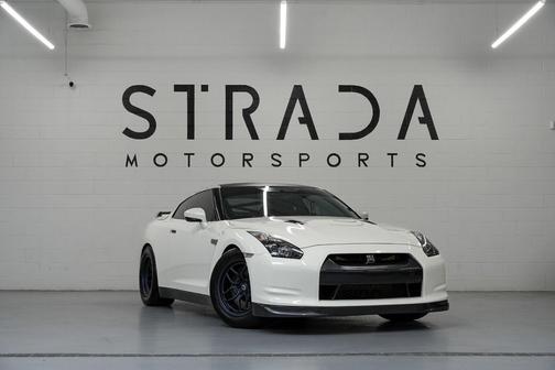 Ivory Pearl 2009 Nissan GT-R Premium
