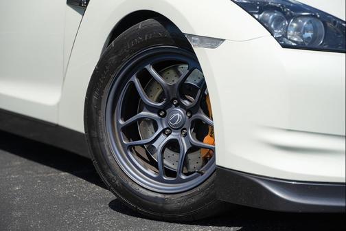 Ivory Pearl 2009 Nissan GT-R Premium