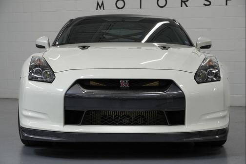 Ivory Pearl 2009 Nissan GT-R Premium