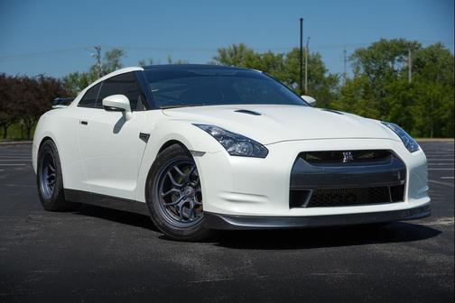 Ivory Pearl 2009 Nissan GT-R Premium