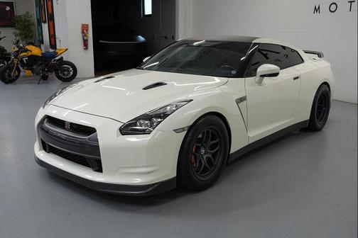 Ivory Pearl 2009 Nissan GT-R Premium