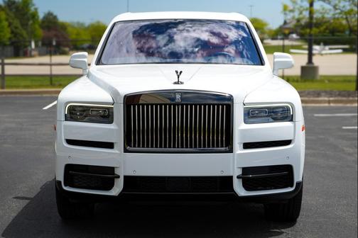 English White 2023 Rolls-Royce Cullinan SUV