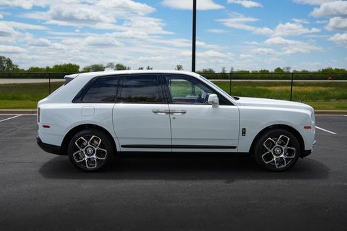 English White 2023 Rolls-Royce Cullinan SUV