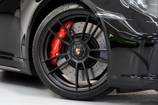 2024 Porsche 911 Carrera 4 GTS