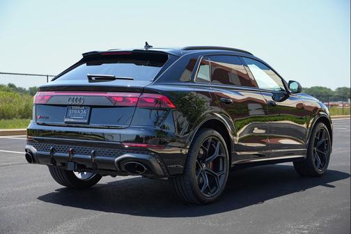 Mythos Black Metallic 2025 Audi RS Q8 4.0T